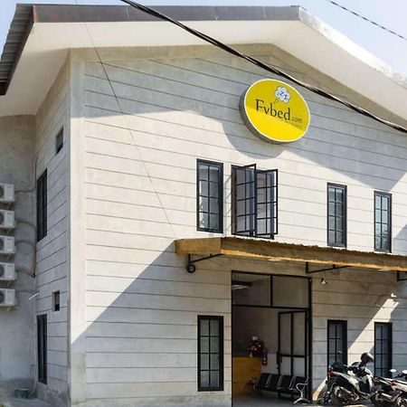 Hotel RedDoorz near Sam Poo Kong 3 Semarang Zewnętrze zdjęcie