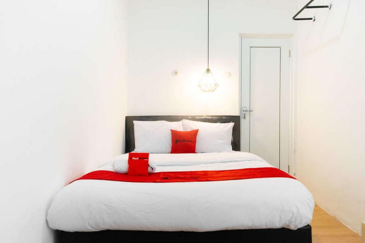 Hotel RedDoorz near Sam Poo Kong 3 Semarang Zewnętrze zdjęcie