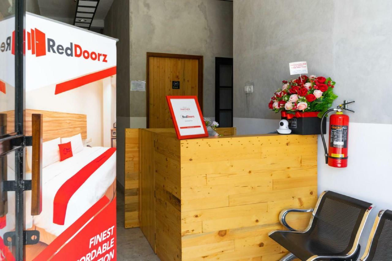 Hotel RedDoorz near Sam Poo Kong 3 Semarang Zewnętrze zdjęcie